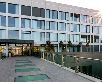 Groupe Mutuel and Hôpital de La Tour and sign a three-year agreement