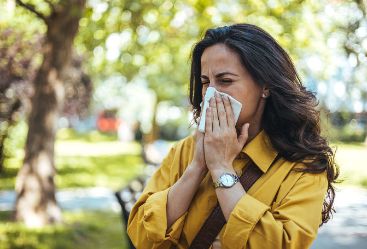 Frühlingsallergien: Pollenarten unterscheiden und Symptome lindern 