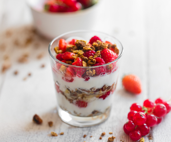 Recette 1 : Parfait yaourt-grenade & granola maison