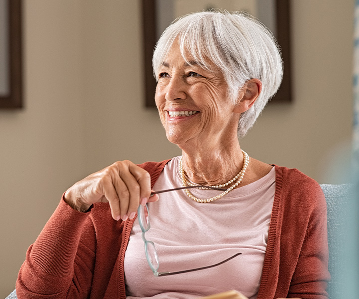 Femme à la retraite et avoirs de prévoyance professionnelle.